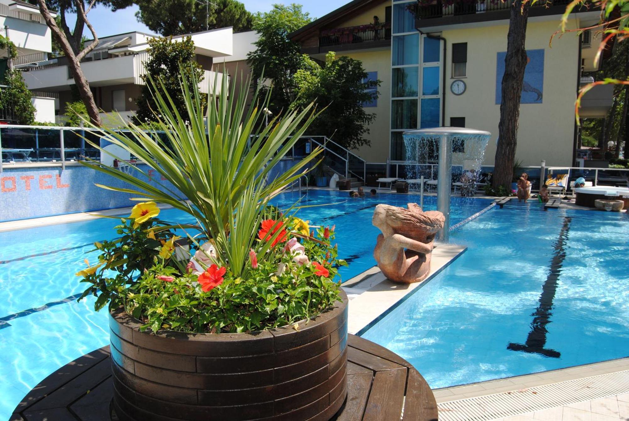 Hotel Flora Milano Marittima Eksteriør billede